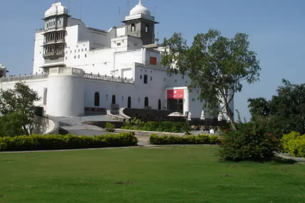 Half-Day Udaipur Sightseeing Cab service