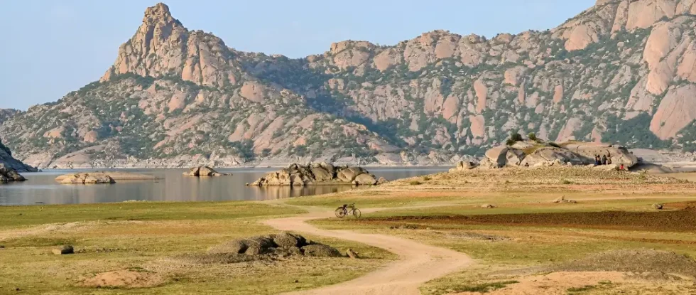 book a taxi service from Udaipur to Jawai
